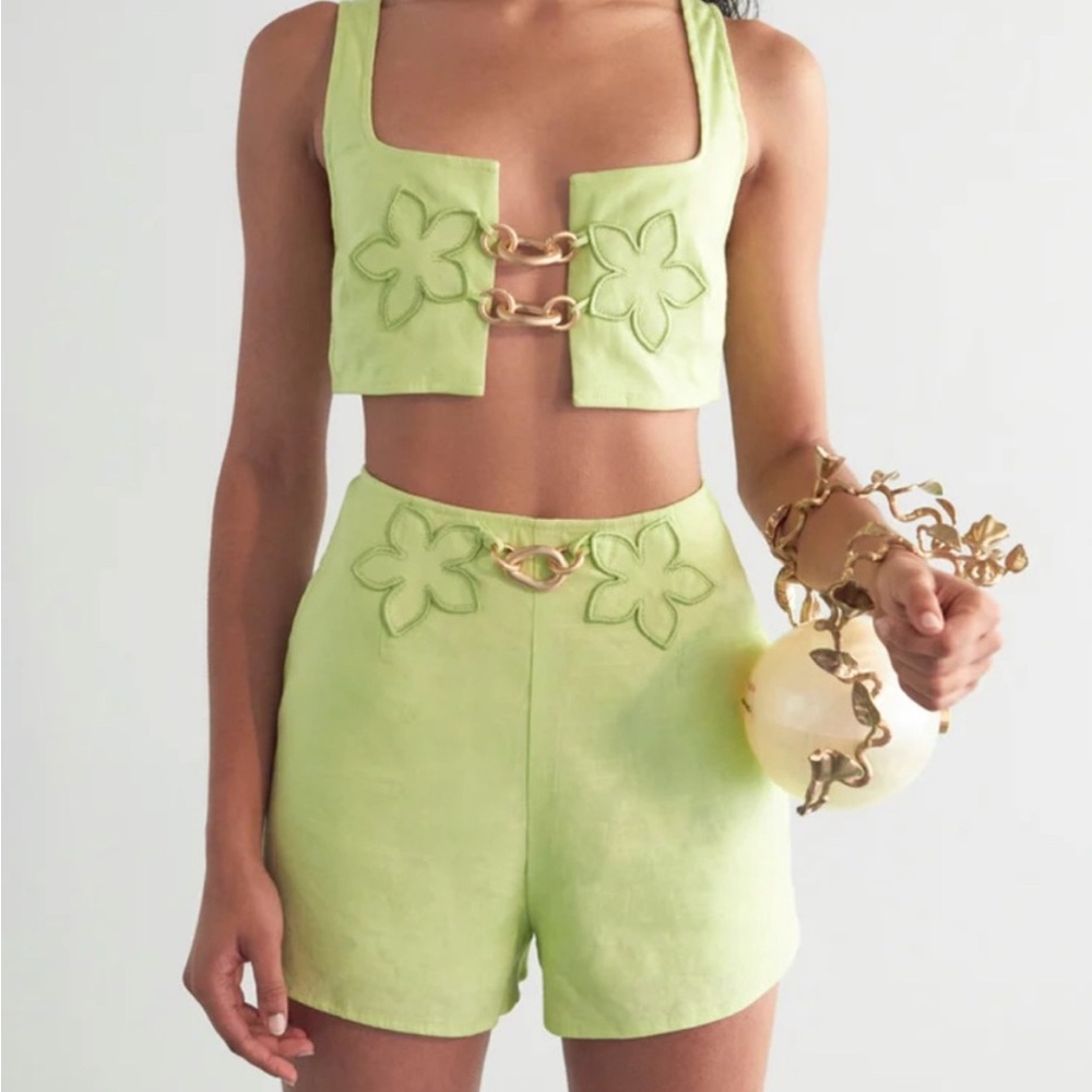 NWOT Cult Gaia Green Floral Chain Shorts